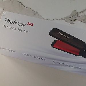 NIB Thairapy 365 wet or dry flat iron